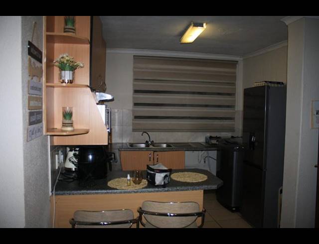 2 BEDROOM TOWNHOUSE FOR SALE IN EDLEEN
